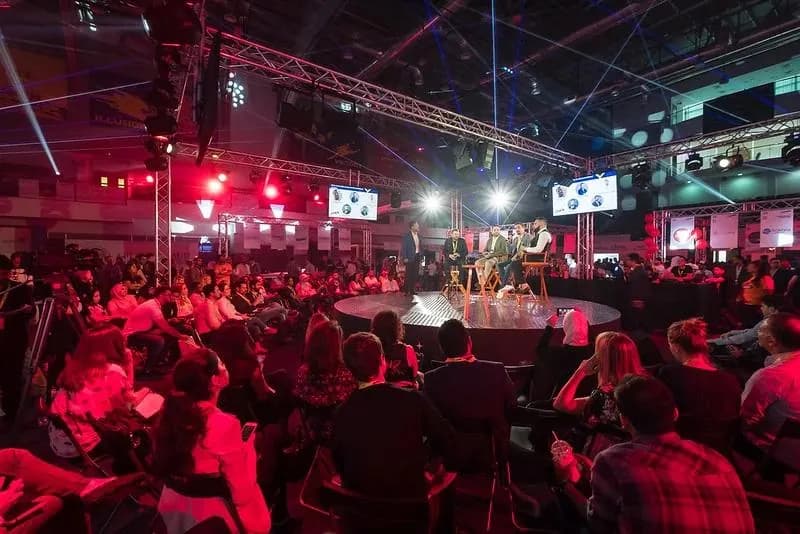 Main stage, evening session.